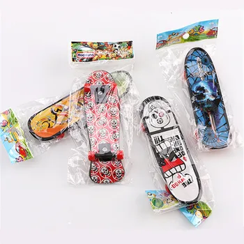 24pcs Mini Plastiko Nykščio Piršto lentos Darbalaukio žaislas piršto judėjimo Fingerboard varantys vaikams Žaislas Finger Skate pirštų riedlentė